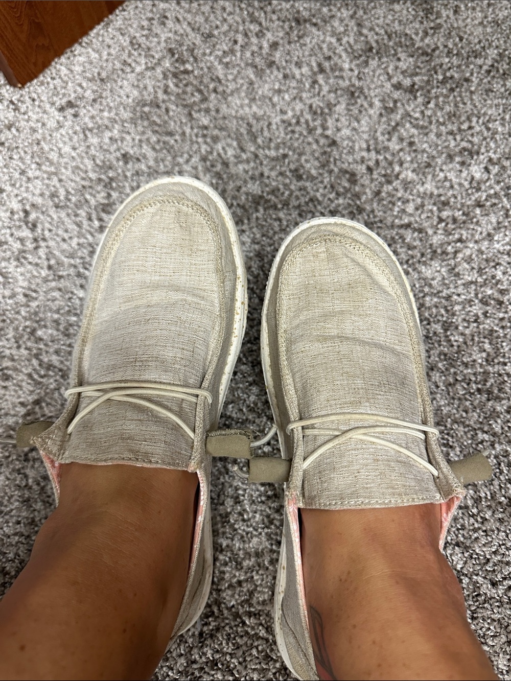 Hey Dude Women’s Wendy size 9 chambray white nut